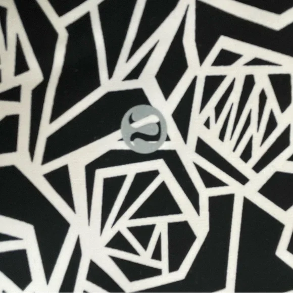 Lululemon leggings size 2 - Picture 2 of 2